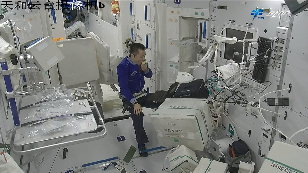 Tech Breakdown: A glimpse at life inside China's space station-China Story
