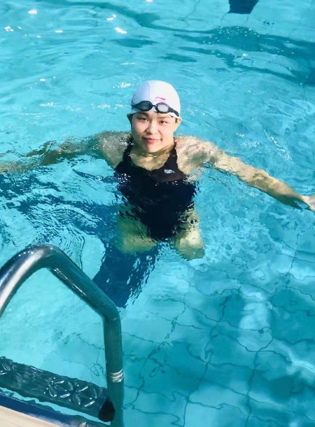 无腿硕士美人鱼游出自信人生