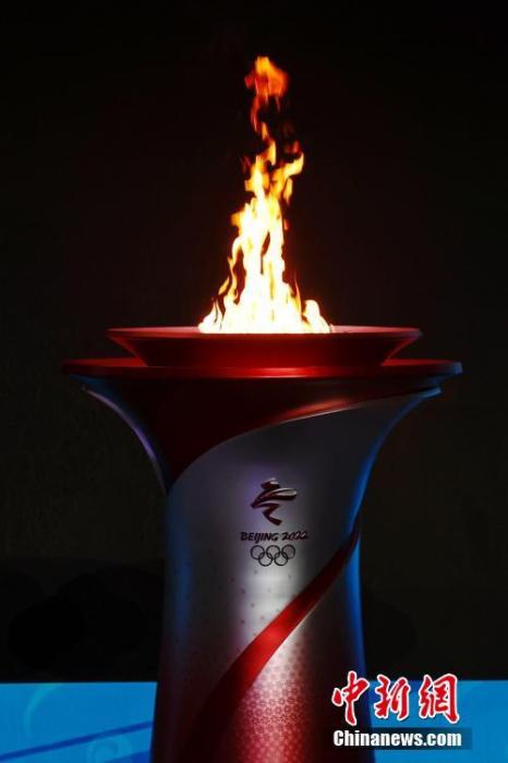 2021年10月20日上午，北京2022年冬奥会火种抵达北京，北京冬奥会火种欢迎仪式在奥林匹克塔举行。 <a target='_blank' href='/'>中新社</a>记者 韩海丹 摄