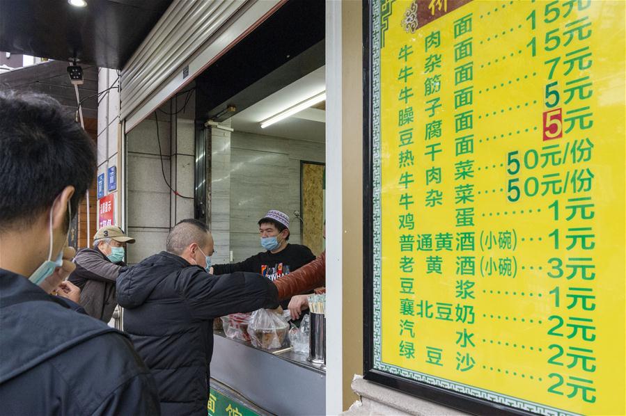 Beef noodles restaurants resume take-away business in Xiangyang, Hubei Province CHINA-HUBEI-XIANGYANG-BEEF NOODLES (CN)