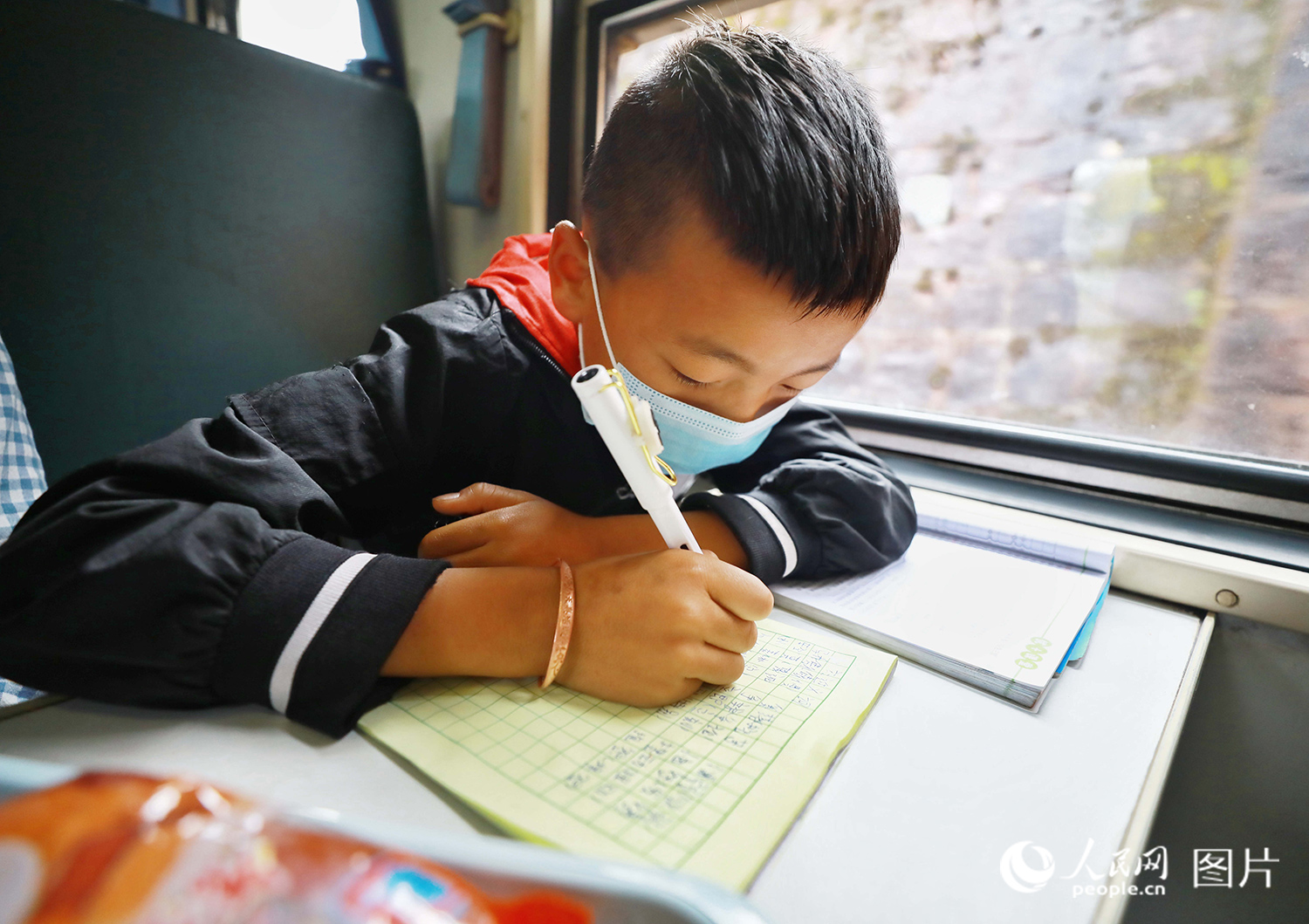 ‘Little slow trains’ in SW China’s Sichuan turned into school buses for Yi children